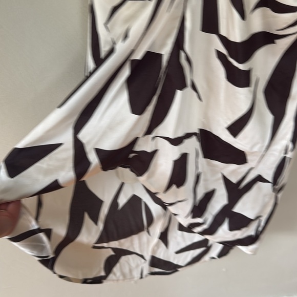 NWOT Express Black and White Wrap Dress with Puff Sleeves S - Picture 5 of 7